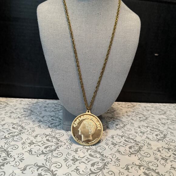 Authentic Vintage Ceasars Palace Las Vegas Gold Coin Necklace Pendant MCMXCI - Picture 3 of 7